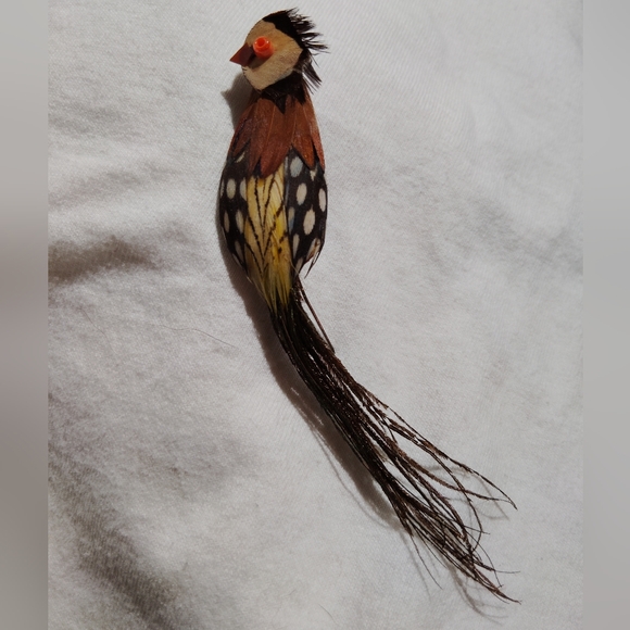 Vintage hand crafted feather bird brooch - Picture 8 of 8